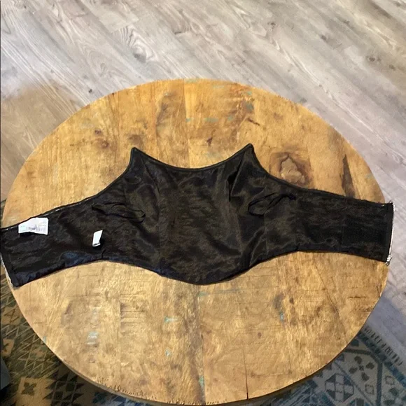 Black Sleeveless Bustier Crop Top - Picture 6 of 9